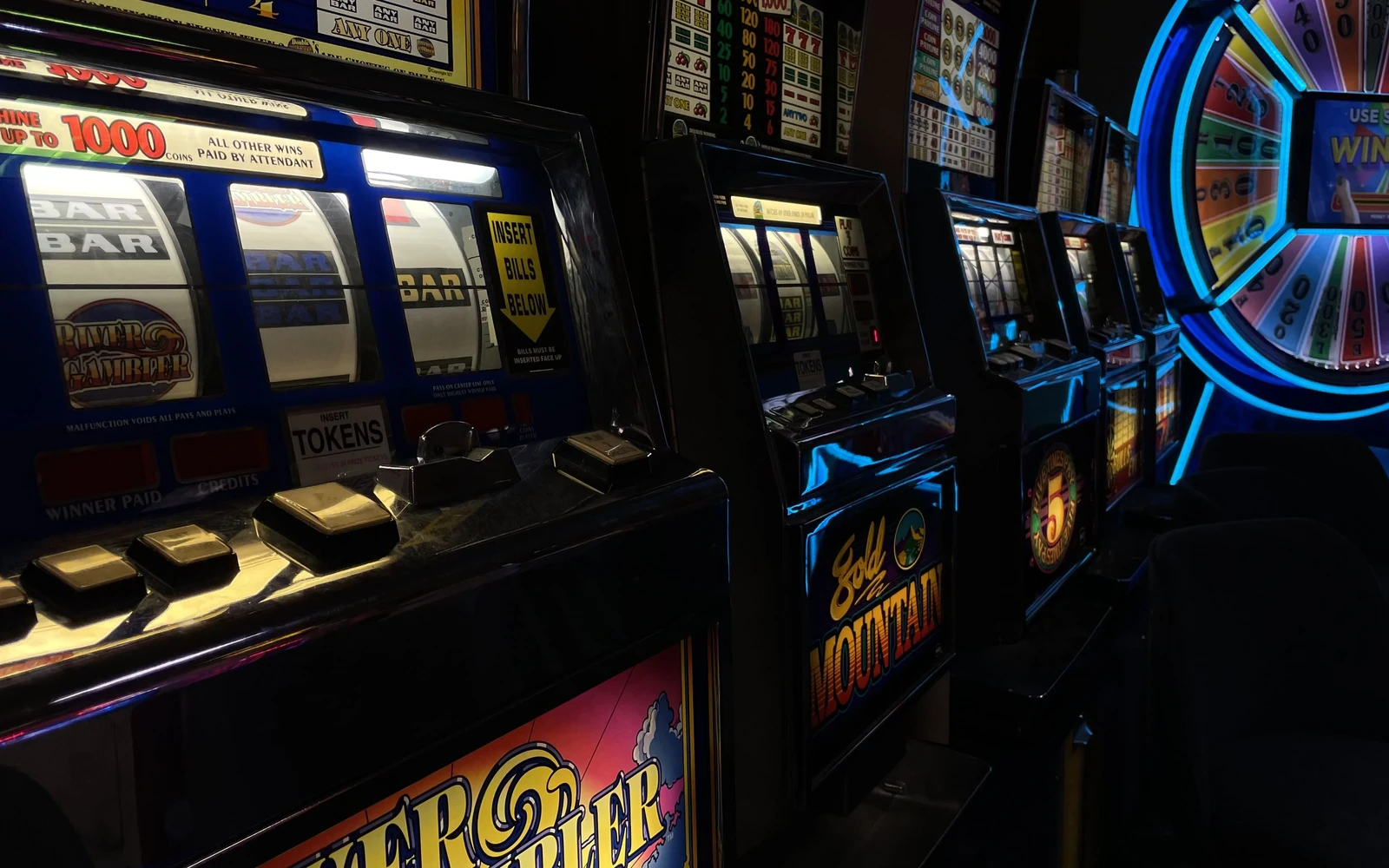 Layar permainan slot dengan susunan simbol pada reel
